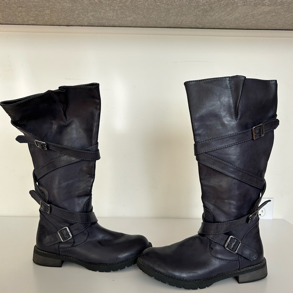 Leather zipper boots women’s. 7.5